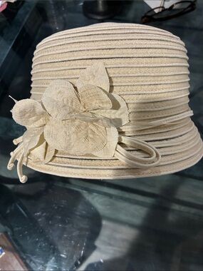 Elegant Cream Floral Straw Cloche Hat